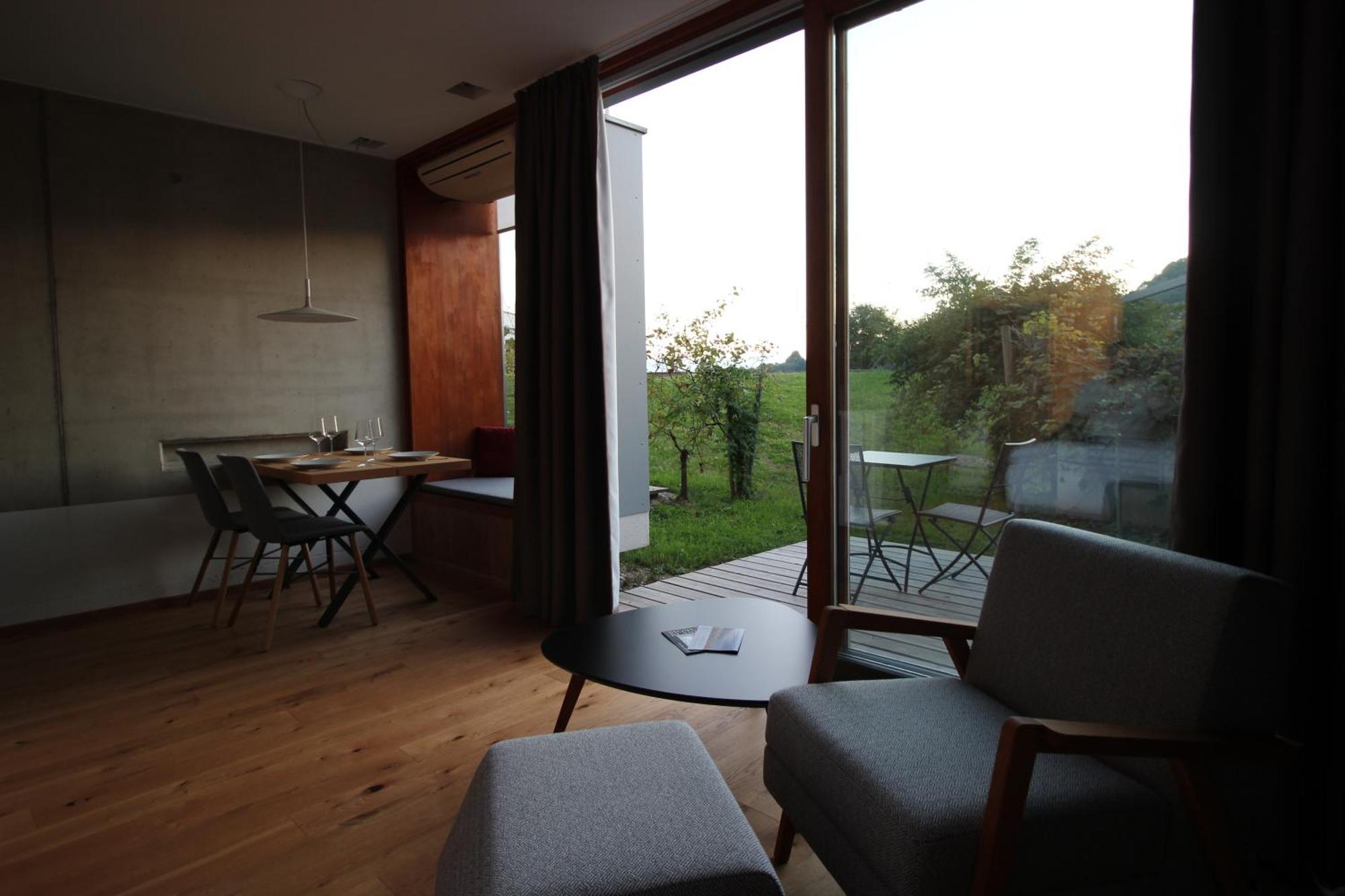 Hideaway An Der Weinstrasse - Pool & Sauna - Apartments Anderlage Spielfeld Pokoj fotografie
